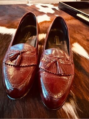 SIGNATURE COLLECTION ITALIAN TASSELL LEATHER LOAFERS - SZ 9M